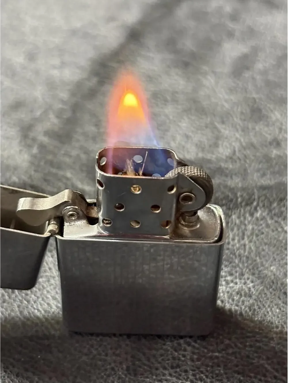 Vintage 1985 Zippo Lighter High Polish Chrome Engine Turned model (ZIP350) - Picture 6 of 12